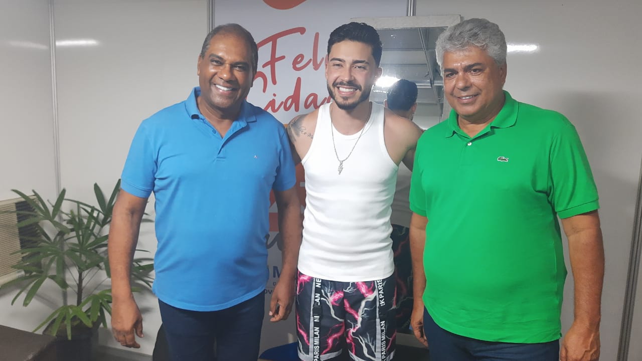 Prefeito Robertinho, cantor Felipe Gama (Banda Papazoni) e deputado Estadual Robinho